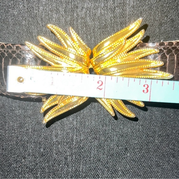 Vintage Women’s Gold Tone Leaves Buckle with Genuine Dark Brown Snake Skin Belt main image 7